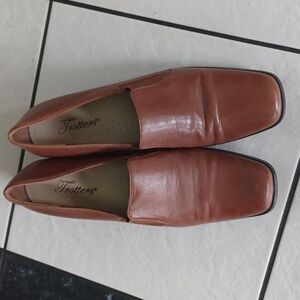 Trotters Jenn Leather Loafers in Brown